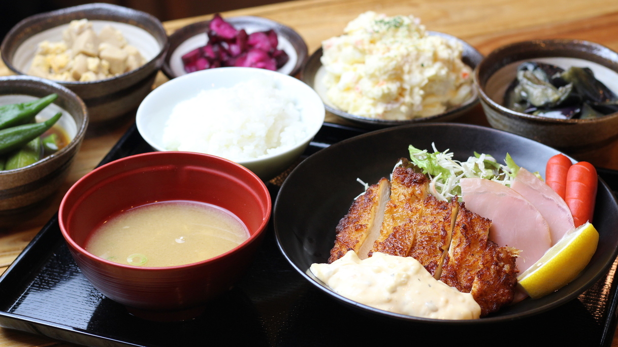 お惣菜食べ放題ランチ！